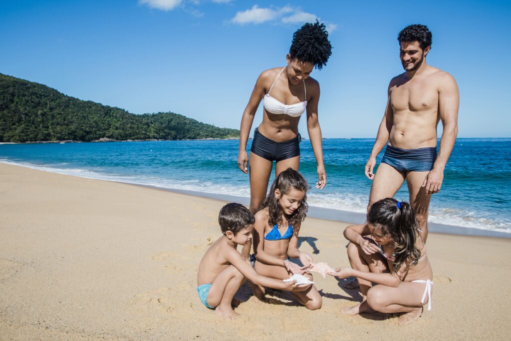 family playing with sea stars (1)