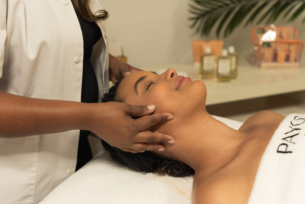 Creolia bien etre massage visage 2 BD.jpg