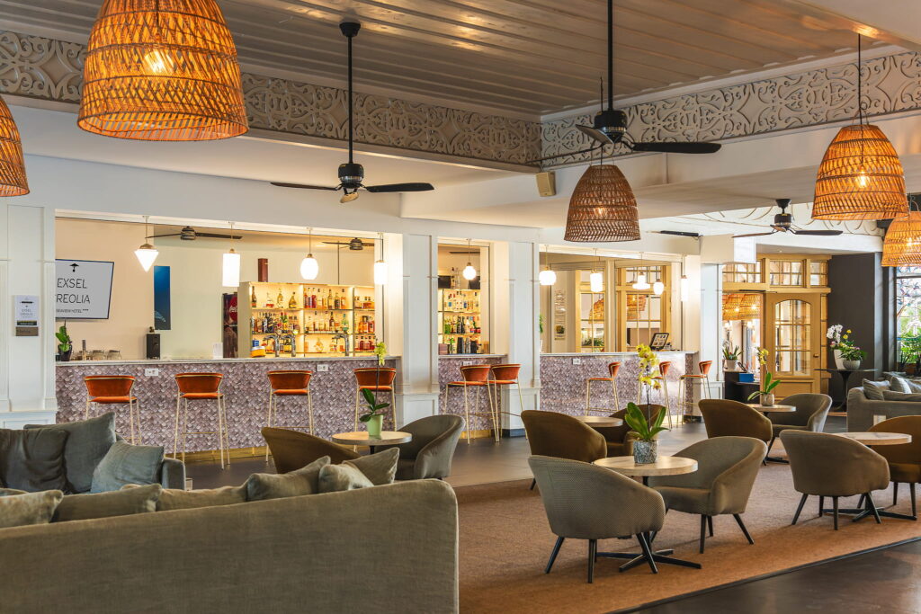 Bar du Créolia – ambiance conviviale et design moderne.