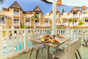 Exsel Boutik Hotel Piscine petit dejeuner (1) (3)