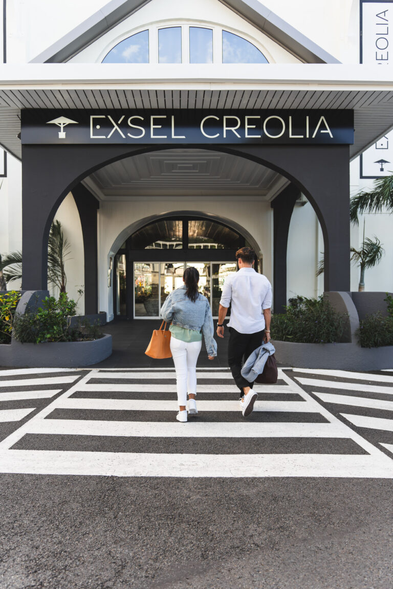 Entrée principale du Créolia, accueil chaleureux et design élégant.