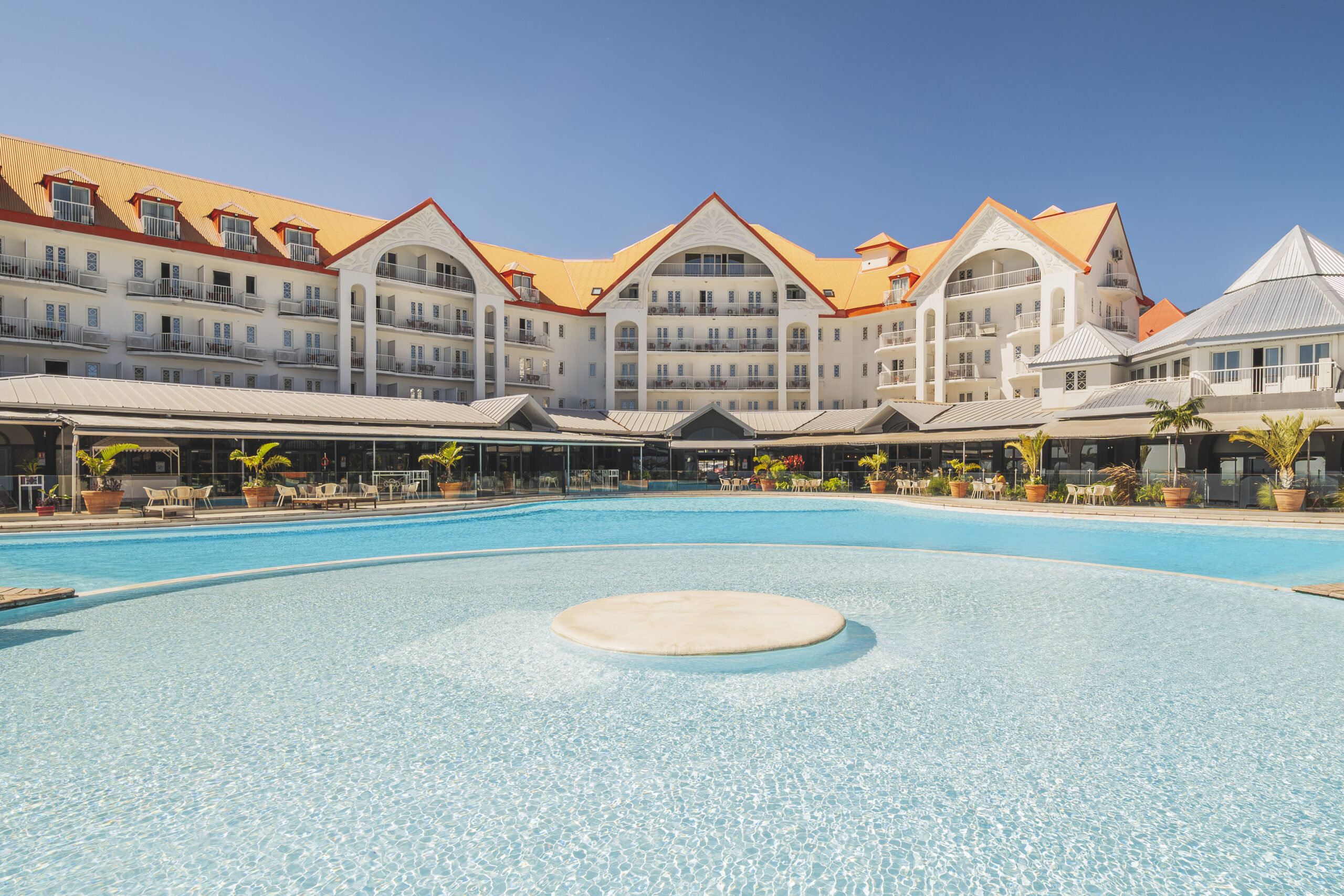 creolia Exterieur piscine sans ciel